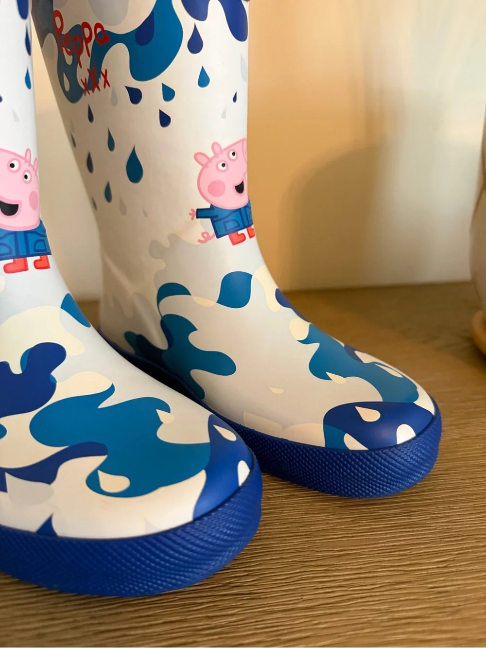 Hunter Kids White & Blue Peppa Pig Rain Boots.